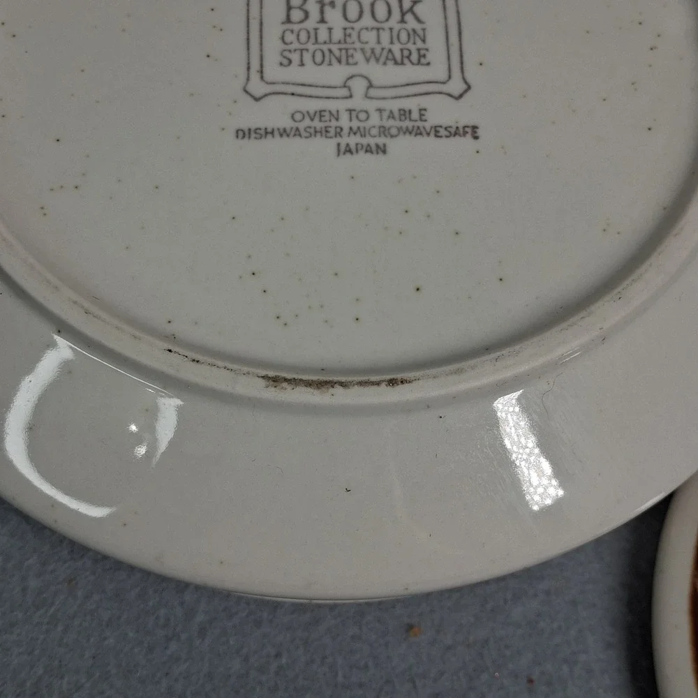 Old Brook Collection Stoneware Casserole Dish With Lid Japan Brown Trim Speckled